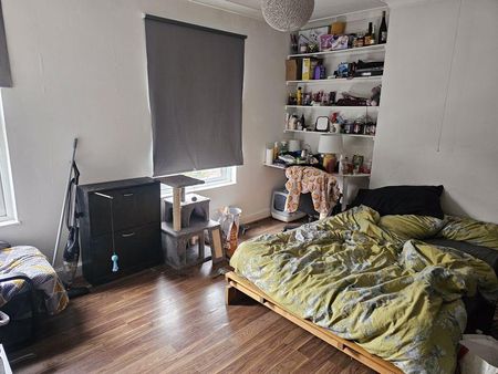 4 bedroom property to rent - Photo 2