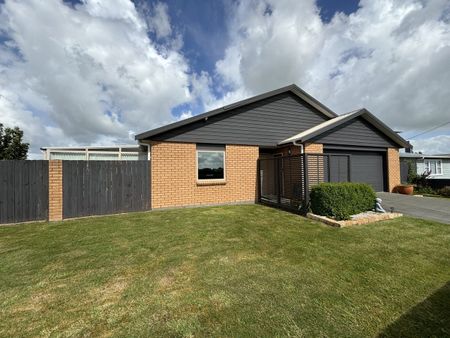 80 Churcher Street, Feilding, Manawatu - Photo 2