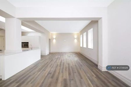 4 bedroom semi-detached house to rent - Photo 5