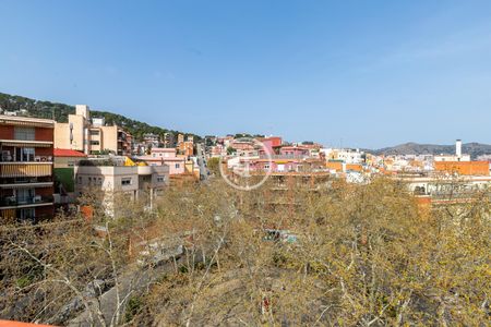 Ático de alquiler en Plaça Catalana, El Guinardó - Photo 2