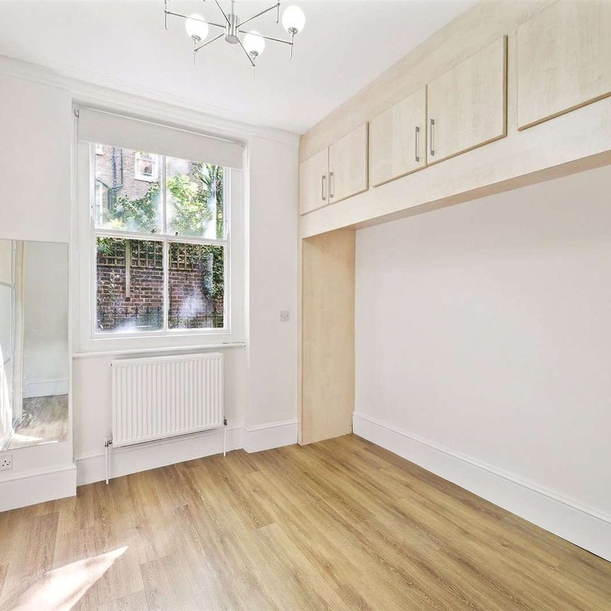 Well presented two bedroom ground floor apartment in popular mansion block - Photo 1