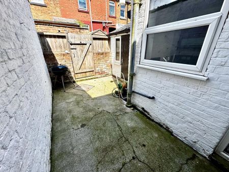 2 bedroom terraced house to rent - Photo 2