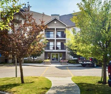 Bright Corner Condo in Evergreen | All Utilities & Underground Parking Included — 2 Bedrooms Condo Unit - Photo 1