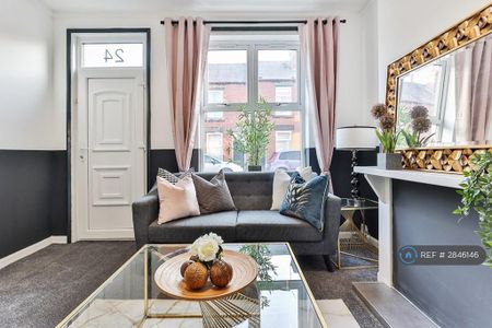 3 bedroom terraced house to rent - Photo 2