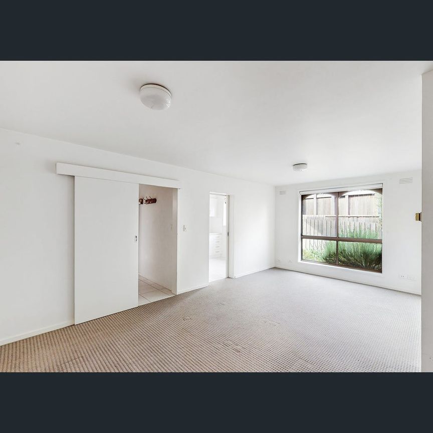 1/1 Forrester Street, Essendon, Vic 3040 - Photo 1