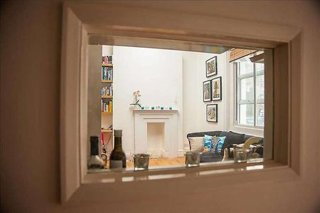 Praed Street, Paddington, W2 - Photo 2