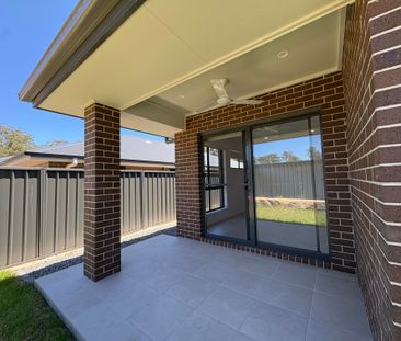 Modern 3-Bedroom Family Home with Ducted Air and Stylish Finishes - Photo 3