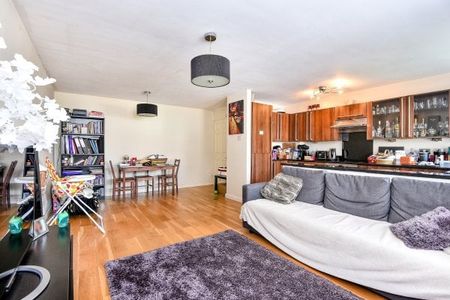 Woburn Court, South Woodford, E18, Property for rent - Photo 3