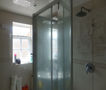 1 bedroom in a house share to rent - Photo 6