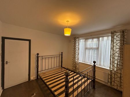 2 Bed Flat, Upper Park Road, N11 - Photo 4