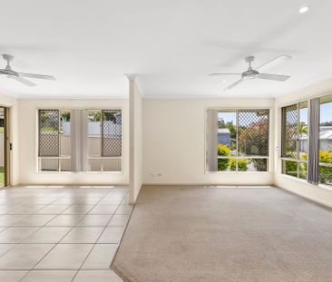 Spacious Family Living in the Heart of Upper Coomera - 4-Bedroom Home with Modern Comforts. - Photo 4