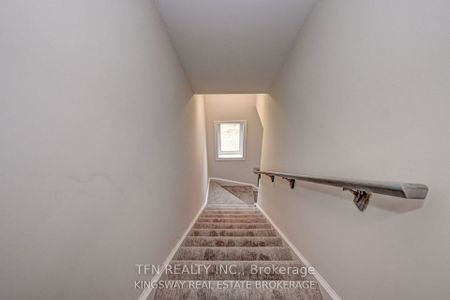 Townhouse For Lease | X8142788 - Photo 2