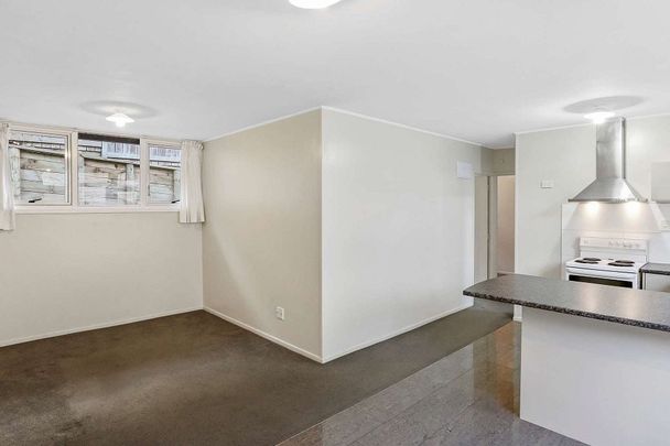 Private 1-Bedroom 1-Office Kingsland Duplex Unit - Photo 1