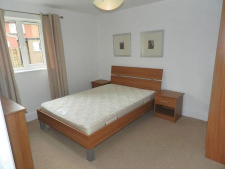 2 bedroom flat to rent - Photo 4