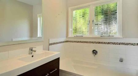 3 Bedroom in Milford with double lock up garaging - Photo 5