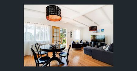 A Charming Peninsula Retreat - Photo 2