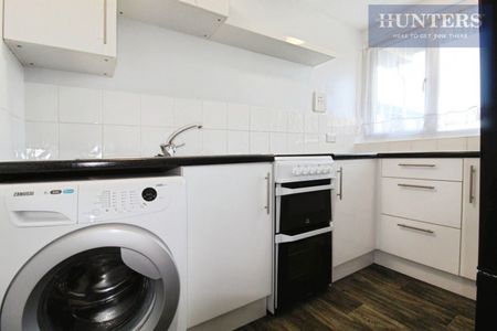 1 bedroom Flat To Let - Photo 3