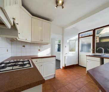 2 bedroom semi-detached house to rent - Photo 5