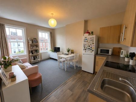 2 Bed Flat, Kingsdown Parade, BS6 - Photo 2