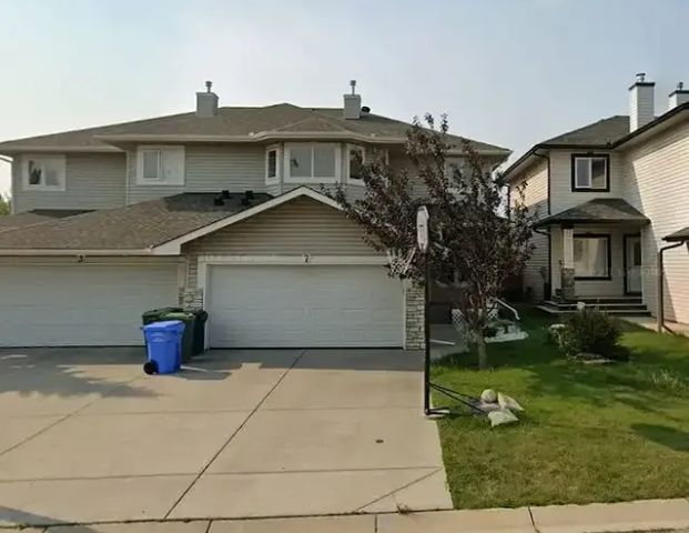 Luxury 4 Beds Semi-attach available immediately | Calgary - Photo 1