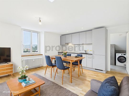 Charming 4.5-room apartment in a listed building in Büsserach - Photo 1