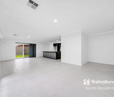 Beautiful Family Home with Spacious Outdoor Living!! - Photo 4