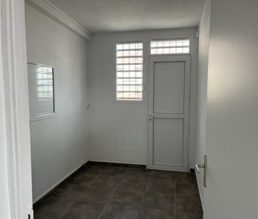 Location Appartement 3 pièces 54m² STE ROSE 97115 - Photo 3