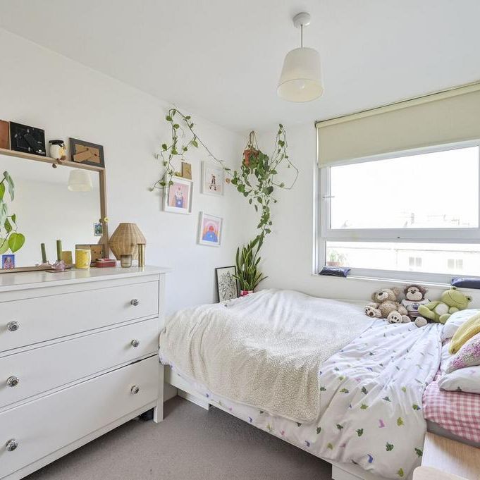 3 bedroom flat to rent - Photo 1