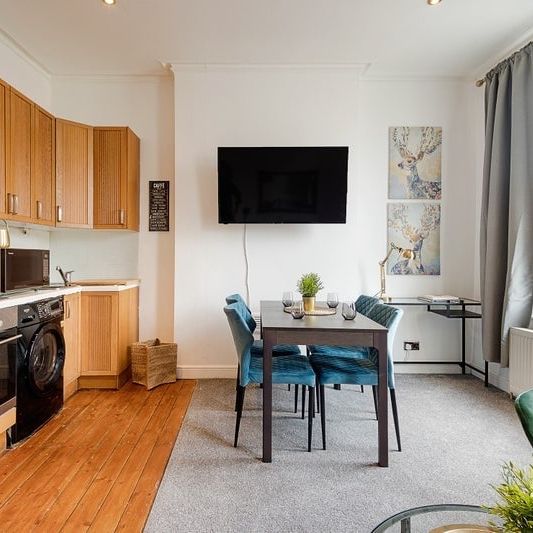 Room in a Shared Flat, Uxbridge Road, W12 - Photo 1