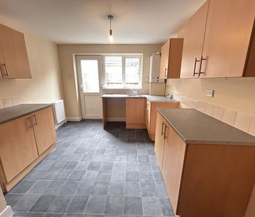 2 bedroom terraced house to rent - Photo 2