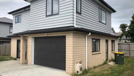 Stylish, Near New Standalone Home for Rent in Mangere East - Photo 3