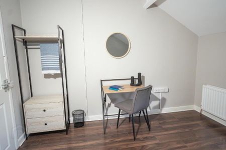 Room 4, 14 Beechmount Street, Belfast, BT12 7NG - Photo 3