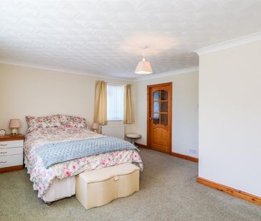 Marriott Grove, Wakefield - Photo 5