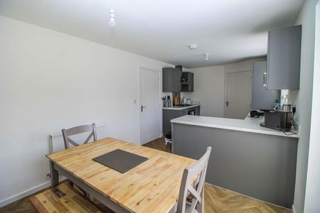4 bedroom detached house to rent - Photo 3