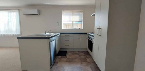 Three Bedrooms in Dinsdale - Photo 2