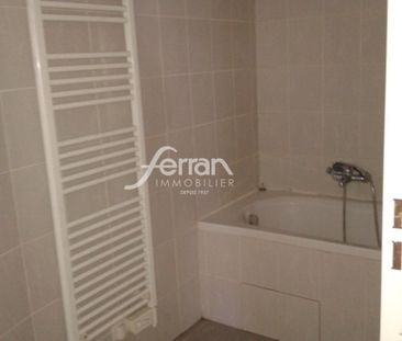 Location Appartement 3 pièces 62m² DRAGUIGNAN 83300 - Photo 6