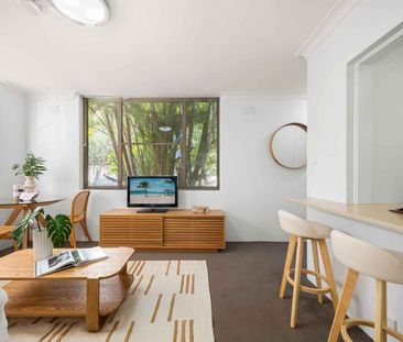 Spacious North-Facing One-Bedroom Apartment – Walk to Centennial Park - Photo 4
