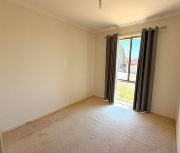 9 Cumulus Court, Hampton Park VIC - Photo 4