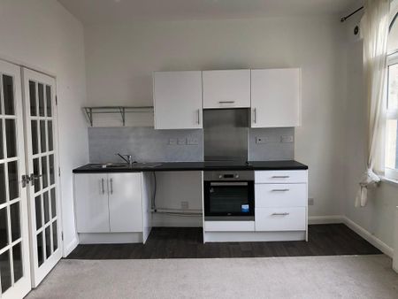 1 bedroom flat to rent - Photo 2