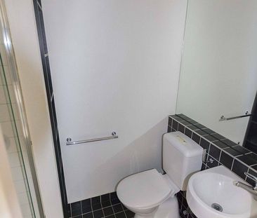 Furnished Stylish Studio Apartment - Photo 4