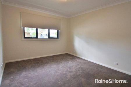 BEAUTIFUL HOME IN CENTRAL WAGGA - Photo 3
