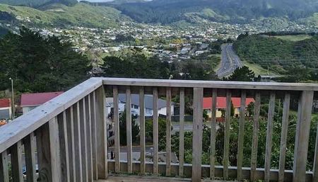 Large living area and a fantastic view! - Photo 3