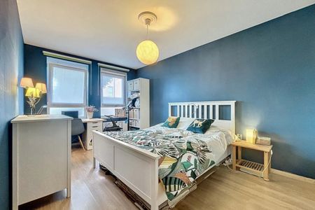 Rez de Chaussée avec jardin - 3 chambres / double parking interne - Photo 4