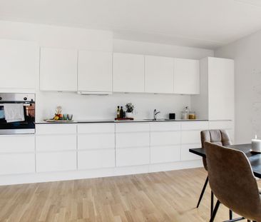 Skøn 3 værelses bolig med stort lysindfald. Altan og kig til gården... - Photo 1