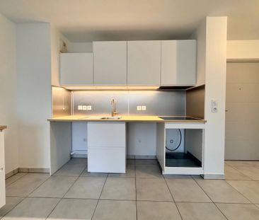 Location Appartement 3 pièces 56m² MARSEILLE 9ème - Photo 5