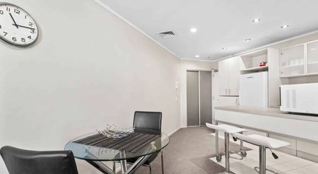 Fully Furnished Stylish 1-Bedroom Apartment! - Photo 5