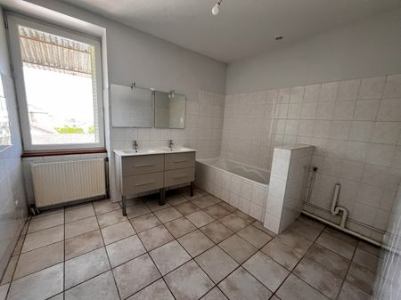 Location Appartement 5 pièces 115m² - Photo 3