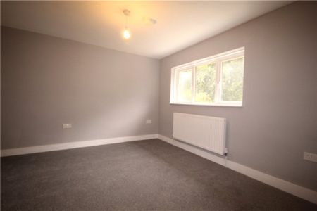 Applegarth Avenue, Guildford - Photo 2