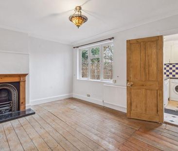 3 bedroom character property to rent - Photo 6