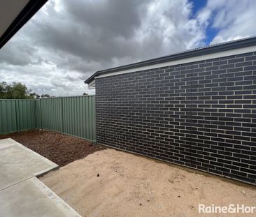Four Bedroom Home in Evanston Gardens! - Photo 1